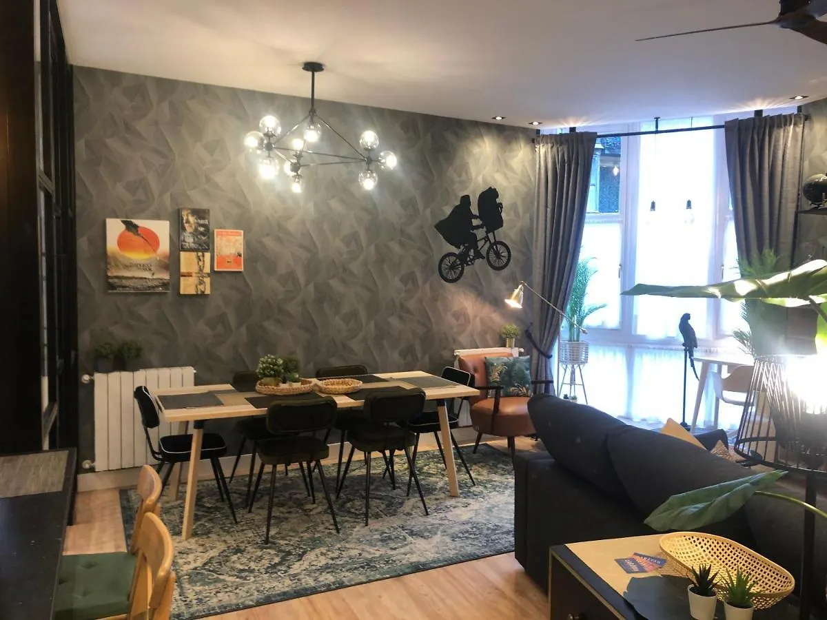 毕尔巴鄂 精品大篷车电影院旅馆酒店 2*,